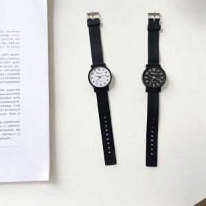 가벼운 아날로그 손목시계 2color LM-1016